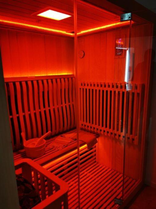 Spabyelleetlui Spa Rouge Ou Bleu Мускрон Екстериор снимка