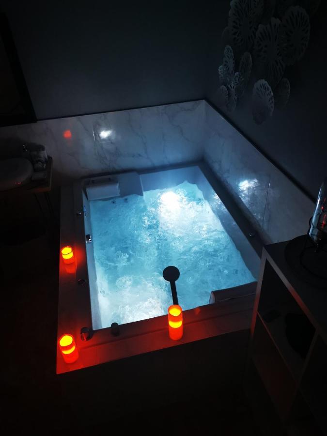 Spabyelleetlui Spa Rouge Ou Bleu Мускрон Екстериор снимка