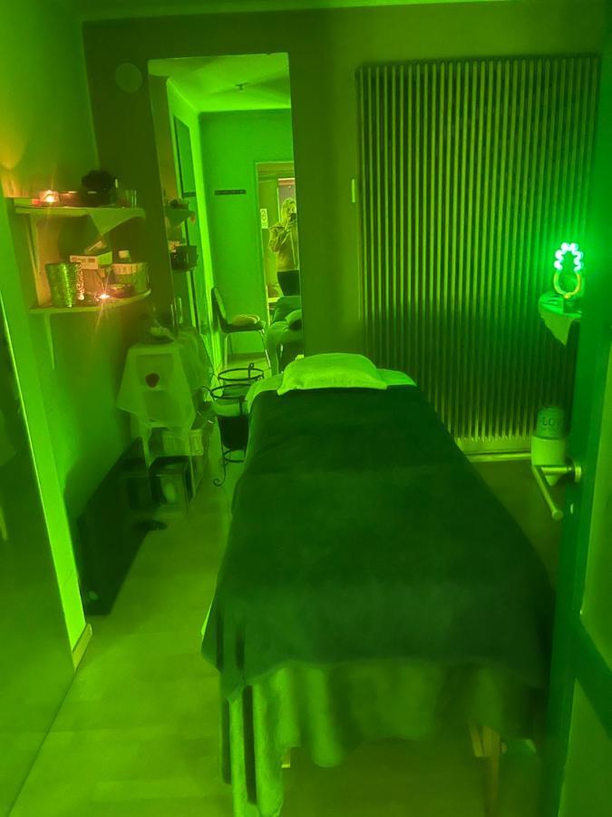 Spabyelleetlui Spa Rouge Ou Bleu Мускрон Екстериор снимка