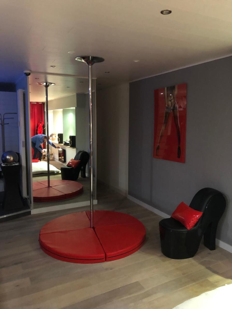 Spabyelleetlui Spa Rouge Ou Bleu Мускрон Екстериор снимка