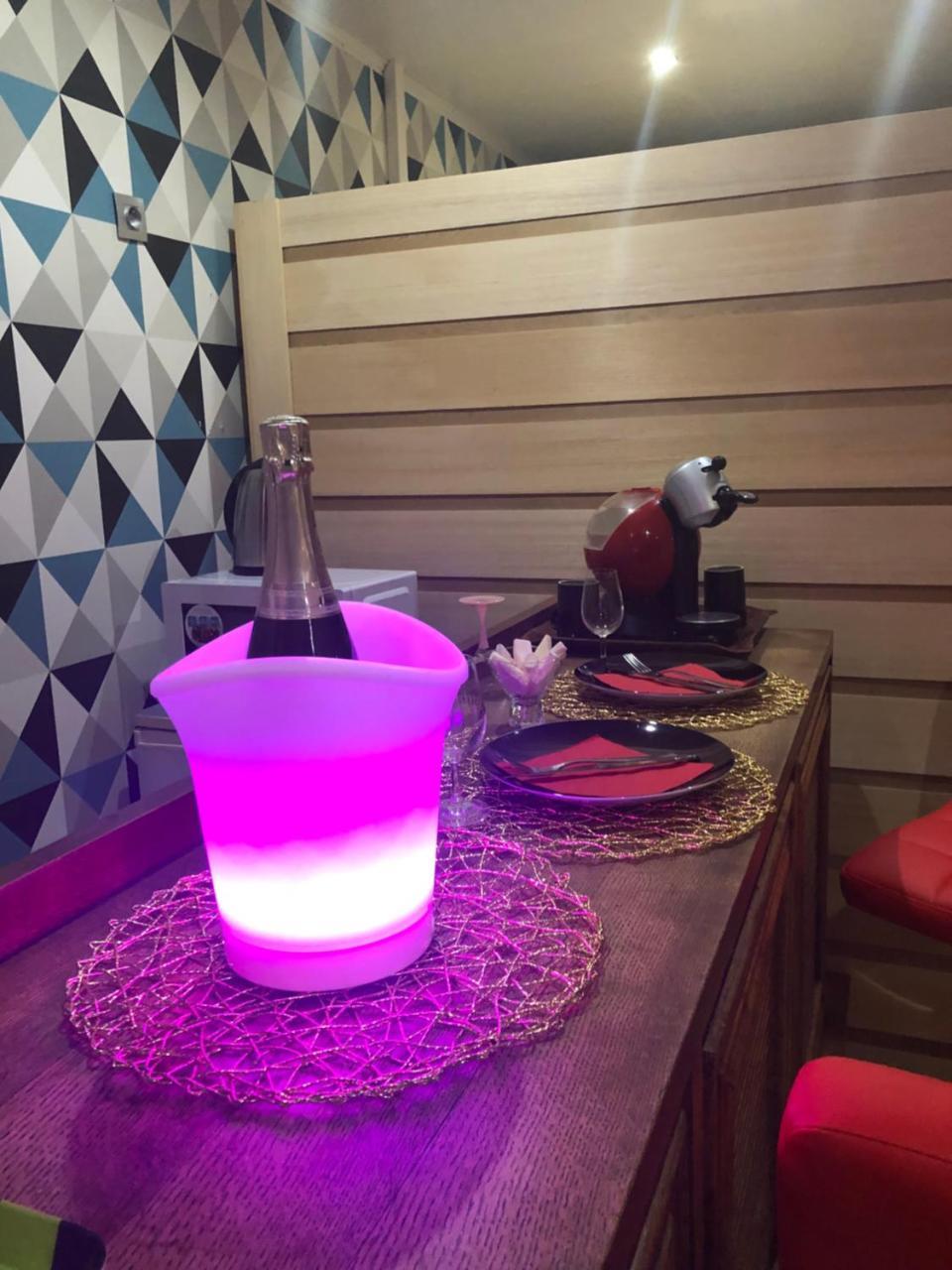 Spabyelleetlui Spa Rouge Ou Bleu Мускрон Екстериор снимка