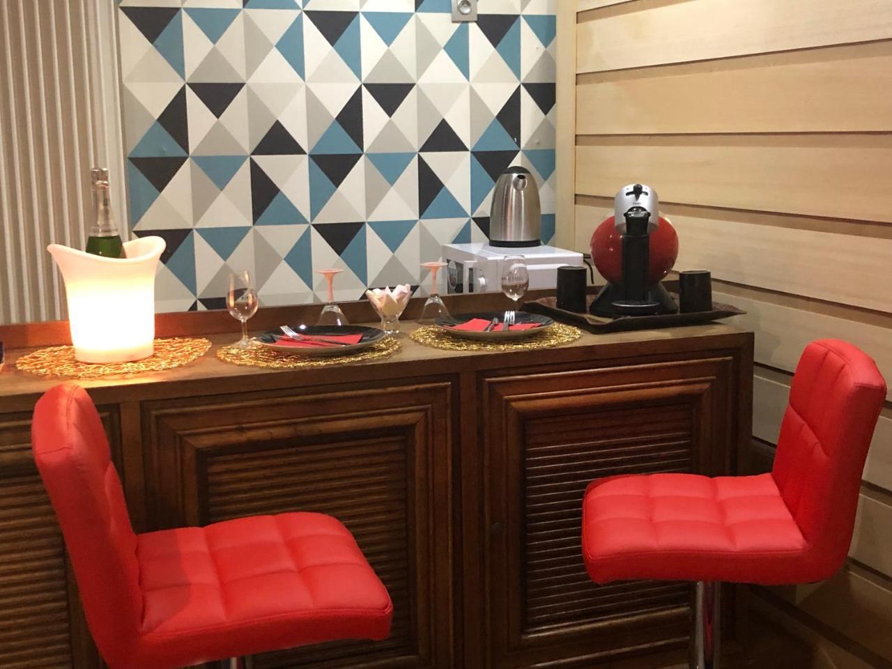 Spabyelleetlui Spa Rouge Ou Bleu Мускрон Екстериор снимка
