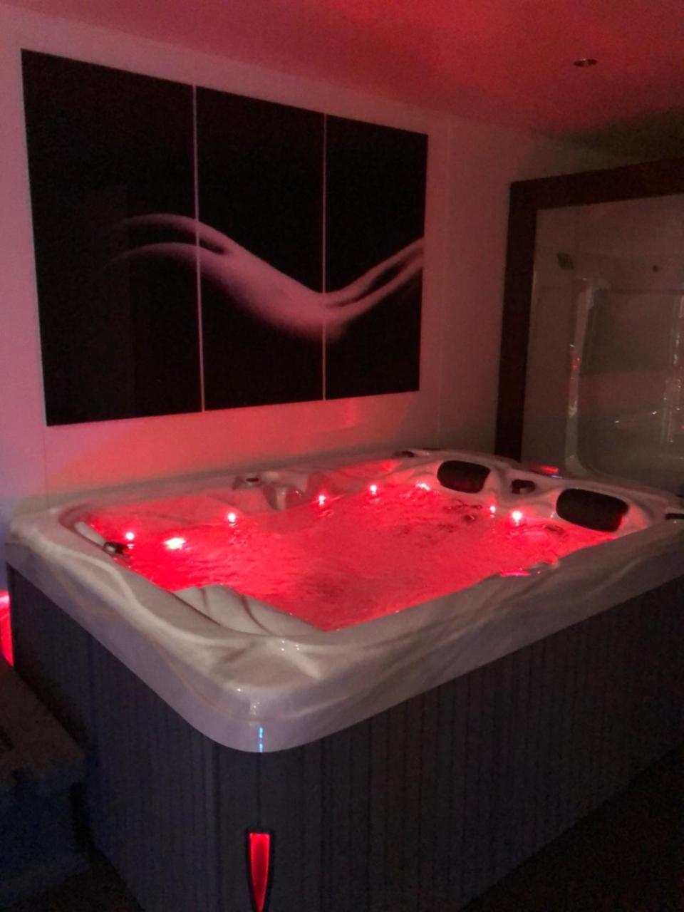 Spabyelleetlui Spa Rouge Ou Bleu Мускрон Екстериор снимка